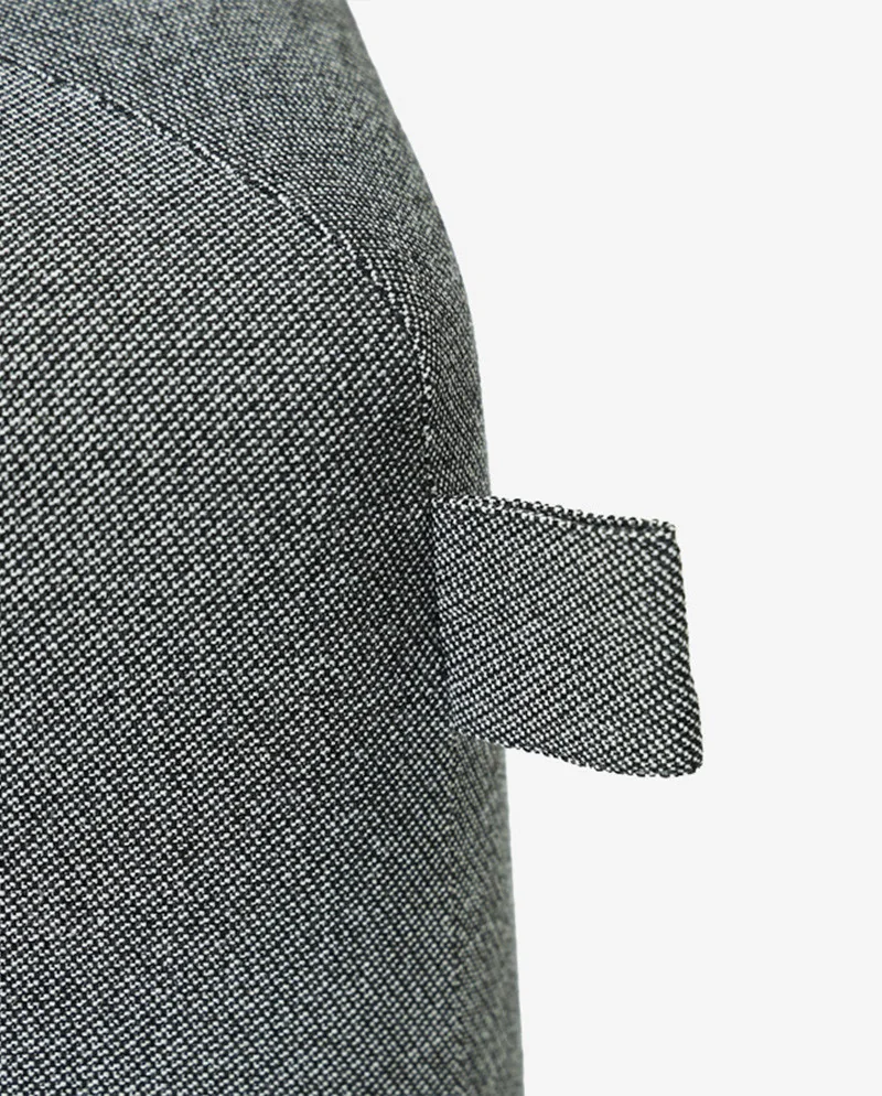 Pufa CALMA czarno-biała – kontrast, równowaga, elegancja